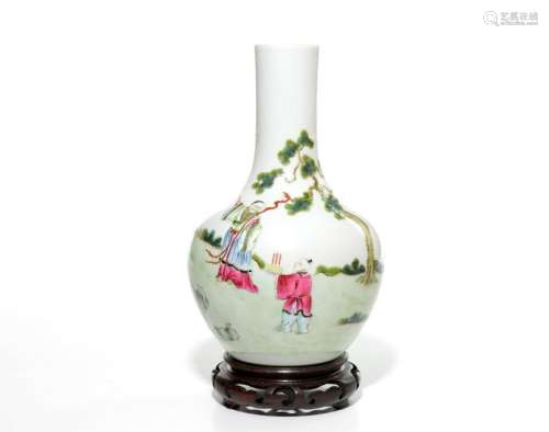 Fine Chinese Famille Rose Vase