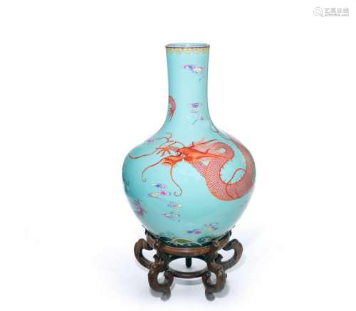 Extremely Fine Rare Chinese Famille Rose Dragon Vase
