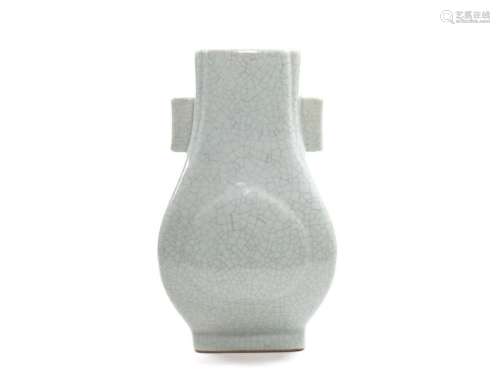 Chine Guan Ware Style Porcelain Vase
