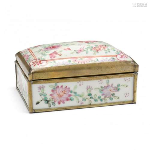 A Chinese Export Porcelain Hinged Box