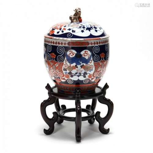 A Large Antique Japanese Imari Covered Jar