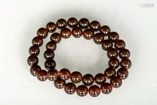 STRAND OF 41 AMBER BEADS NECKLACE
