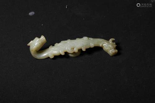 JADE CARVED 'DOUBLE DRAGON' BELT HOOK