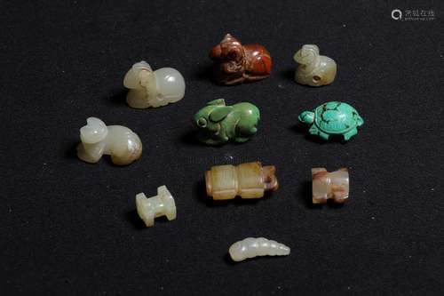 GROUP OF TEN SEMI-PRECIOUS STONE CARVINGS