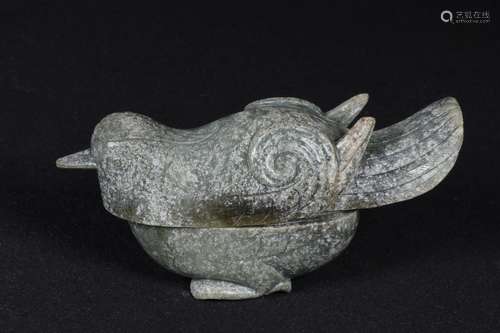 JADE CARVED 'BIRD' RITUAL VESSEL