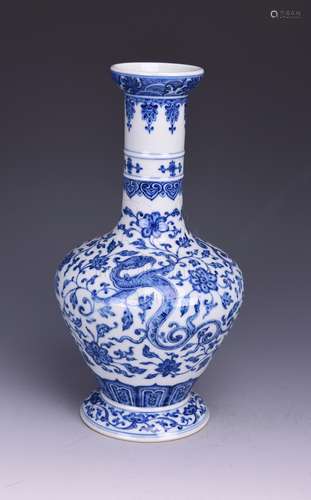 BLUE AND WHITE 'DRAGON' VASE