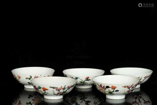 GROUP OF FIVE FAMILLE ROSE BOWLS