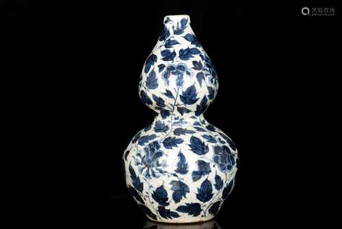 BLUE AND WHITE DOUBLE GOURD VASE