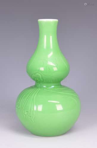 GREEN GLAZED DOUBLE GOURD VASE