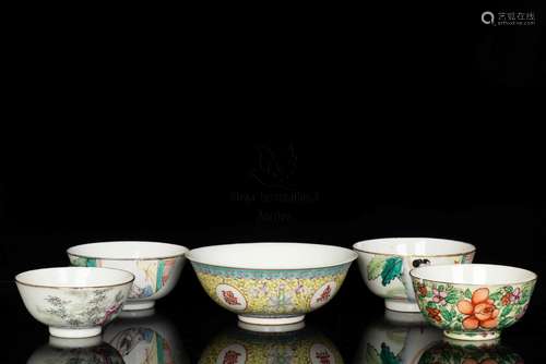 GROUP OF FIVE PORCELAIN BOWLS