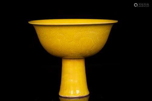 YELLOW GROUND AND INCISED 'DRAGON' STEM CUP