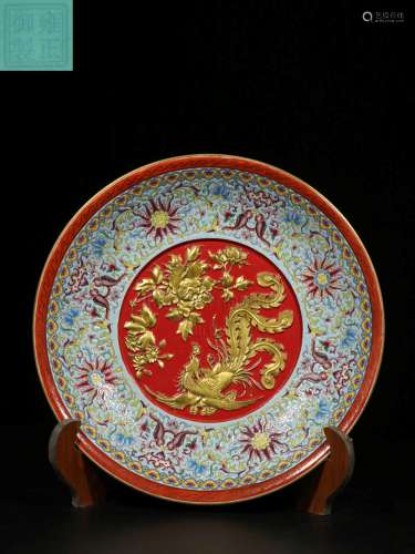 FAMILLE ROSE AND GILT 'PHOENIX' CHARGER