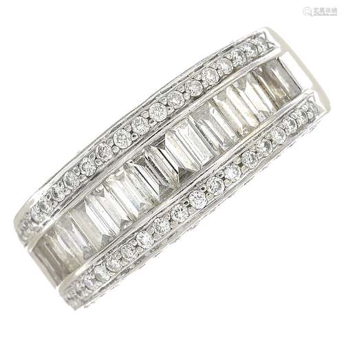 (23432) A diamond ring.Total diamond weight 1.25cts,