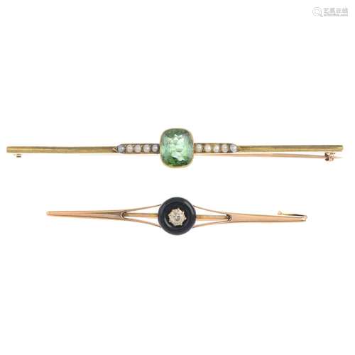 (23913) Two early 20th century brooches,