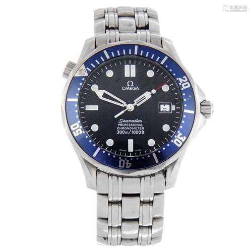 (23351) OMEGA - a gentleman's Seamaster Professional 300M bracelet watch.