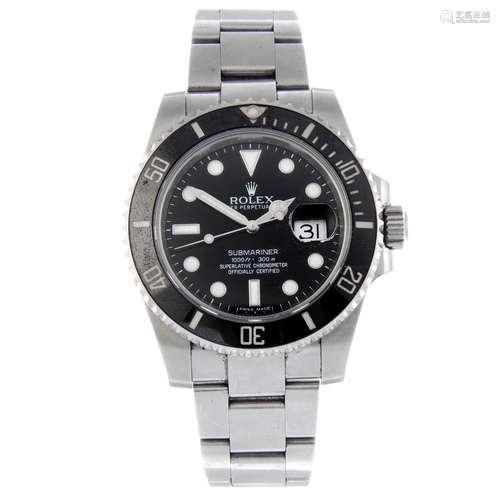 (23631) ROLEX - a gentleman's Oyster Perpetual Date Submariner bracelet watch.