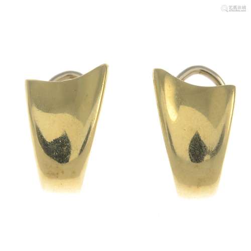 A pair of 18ct gold concave earrings.Hallmarks for Birmingham, 2000.Length 1.7cms.