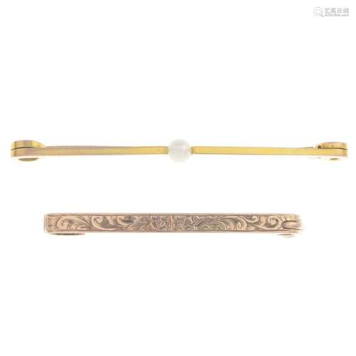 A late Victorian 9ct gold bar brooch and two early 20th century brooches,