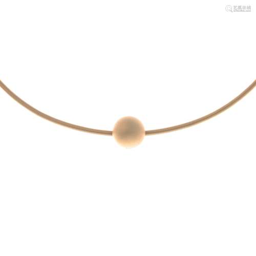 An 18ct gold sphere necklace.Hallmarks for London, 2004.Diameter 12.8cms.