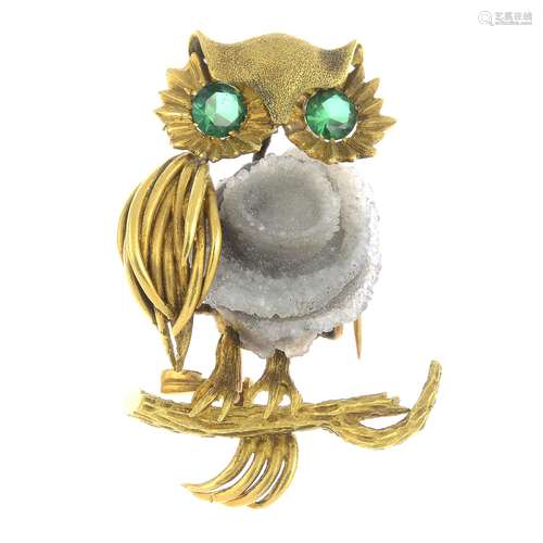 A geode owl brooch, with green paste eyes.Stamped 750.Length 4.5cms.