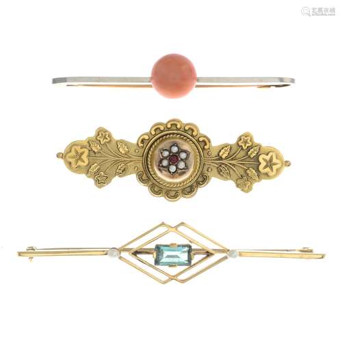 A late 19th century 9ct gold brooch,