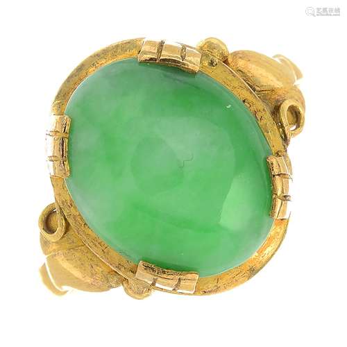 A jade ring. With report 79180-87,