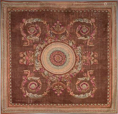 Grand tapis d'Aubusson orné d'une rosace centrale …