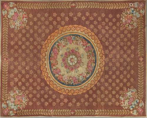 Tapis d'Aubusson à médaillon central orné d'une co…