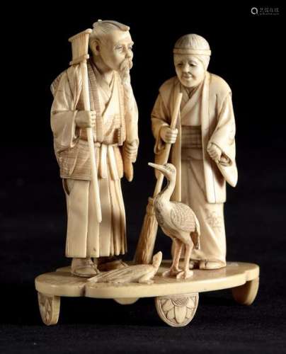 Okimono en ivoire représentant un couple âgé accom…