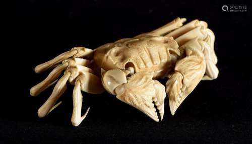 Okimono en ivoire représentant un crabe aux pattes…