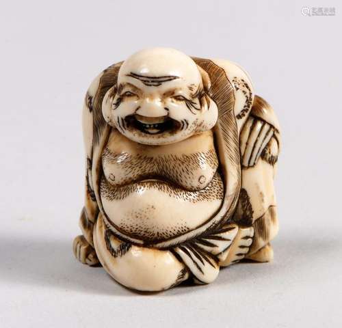 Netsuke en ivoire rehaussé de brun représentant Ho…