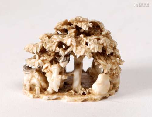 Netsuke okimono en ivoire représentant une femme e…