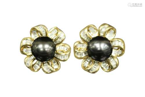 18KT BLACK TAHITIAN PEARL& DIAMOND EARRINGS