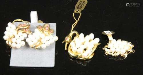 LOT OF (1) PIN, (1) PENDANT, (1) SET OF EARRINGS