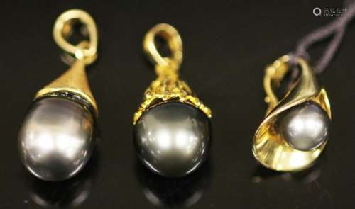 LOT OF (3) 14KT &18KT TAHITIAN PEARL PENDANTS