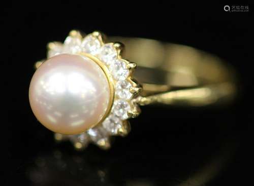 LADYS 18KT PEARL & DIAMOND RING