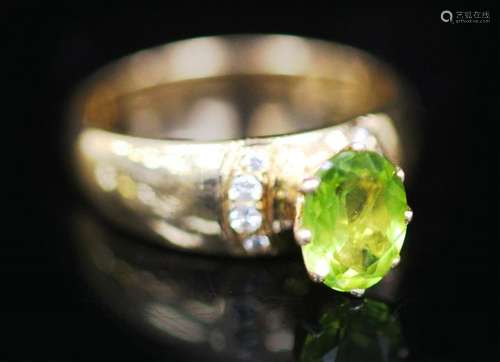 LADYS 18KT EMERALD RING