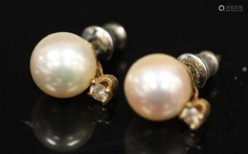 PAIR OF LADYS PEARL DIAMOND EARRINGS