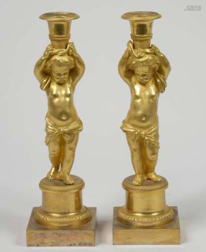 Paire de chandeliers de style Louis XVI en bronze …