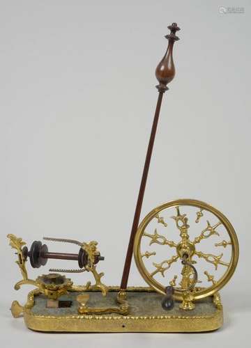 Rouet de salon ou dévidoir d'époque Louis XV en br…