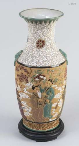 Chinese Pottery Vase   *
