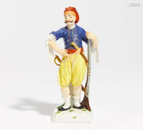 ALBANISCHER SOLDAT. Meissen. Vor 1924. Modell J.J. Kaendler. Porzellan, farbig und sparsam gold