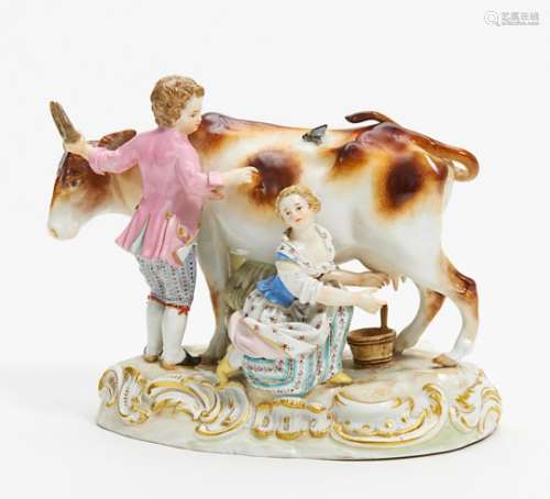 KNABE UND MÄDCHEN BEIM MELKEN. Meissen. Vor 1924. Modell J.D. Schöne, 1825. Porzellan, farbig und