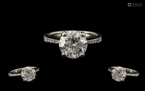 18ct White Gold - Attractive Single Stone Diamond Set Ring with Diamond Shoulders. Est Diamond