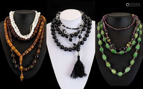 Collection of Vintage Beads. Costume jewellery beads, comprising lilac and gilt beads; jade and