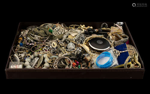 Costume Jewellery. Large amount of costume jewellery, needs a good sort, please see accompanying