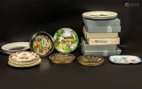 A Collection of Cabinet Plates to include The Bradford Exchange, various Wedgwood plates wit