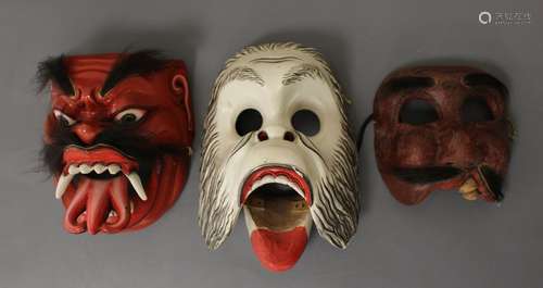 TROIS MASQUES DE PERSONNAGES ET ANIMAUX DE THÉÂTRE…