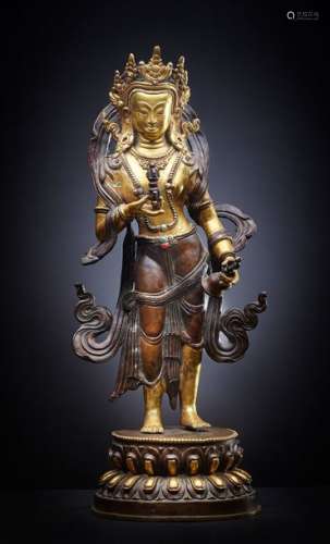 STATUETTE de divinité Vajrapani, en bronze doré et…