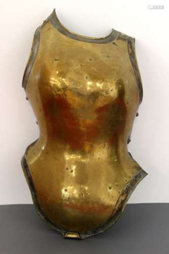 PLASTRON D'ARMURE de femme en laiton. XIXe siècle.…